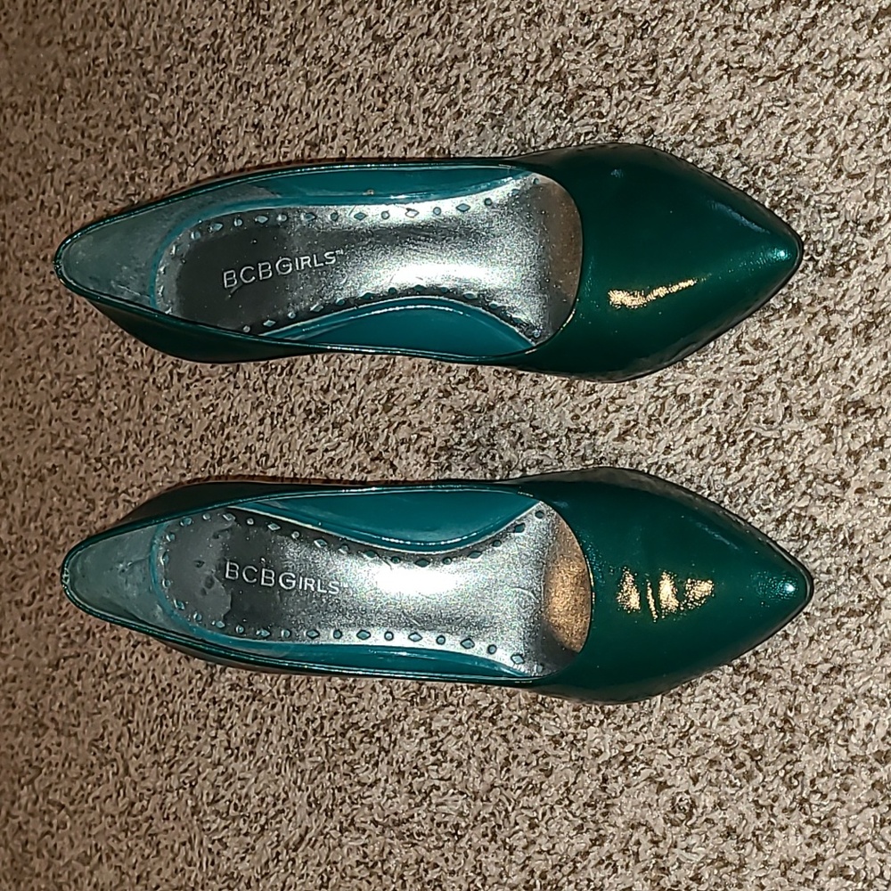 BCBGirls patent leather pumps size 7.5